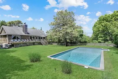 Image de Spacious Southampton Home in Shinnecock Hills, Central Between Southampton, . . .