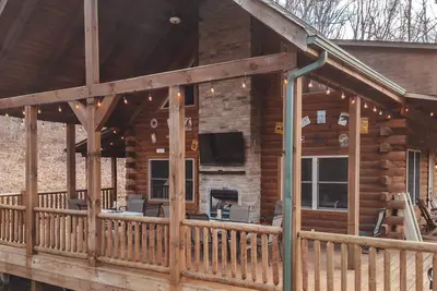 Image de HotTub-PoolTbl-Close to Caves-Outdoor Tv/Fireplace