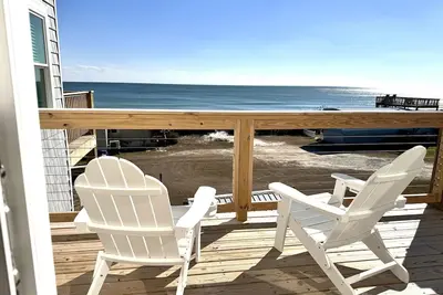 Image de C-Shore Retreat - Great Views, Steps to the sand!