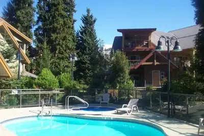 Image de Cozy Cabin Style Condo - 2 bed & 2 bath (private)