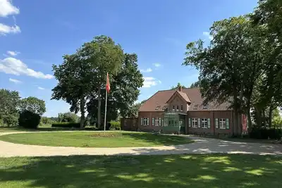 Image de Exclusive forester's lodge in a secluded location with park