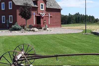 Image de The Red Barn Retreat, a reclaimed  grain barn centrally located in Kalispell Mt