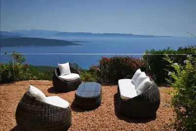 Image de Villa avec vue mer exceptionnelle sur le Golfe du Valinco, la baie de Cupabia