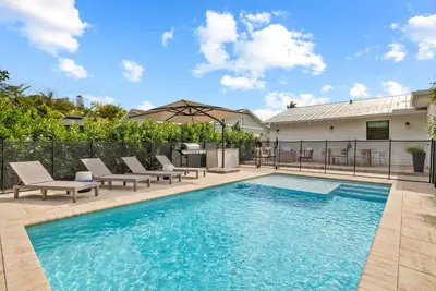 Image de Shorebird Cottage - heated pool - 1 mi from beach