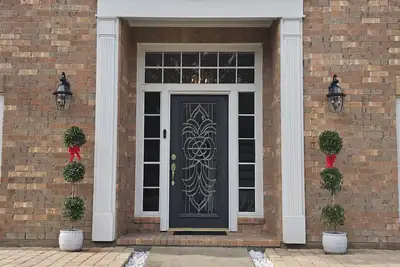 Image de Dream Home in a cozy small town, surrounded by big city amenities!