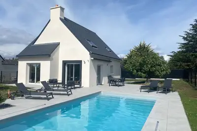 Image de Maison de vacances Ty Rhuys avec piscine privée, grand jardin et plage à 300m