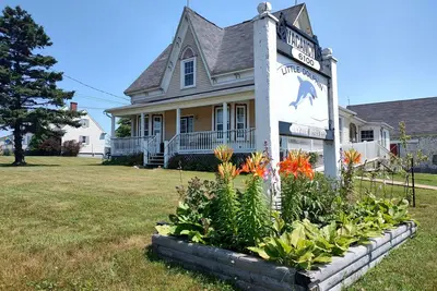 Image de Lots of room for friends or families. A peaceful and roomy 3 bedroom apartment.