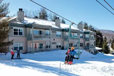 Image de Smugglers Notch Awarded #1 Resort in the East by Ski Magazine 2023 2br/2ba Delux