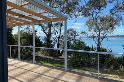 Image de Private track to beach-soak up the views. \n
