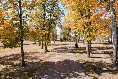 Image de Spacious 5-bedroom house on Deer Lake, with Amazing Sunsets and View of the Lake