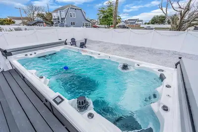 Image de Seaside Heights Home- All Season Swim Spa with Bay Views & Game room!