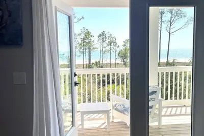 Image de \"Cottage Serenity\" 4-bedroom 4 bath home views of the Gulf! Private Community Pool\/Beach Access