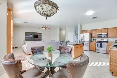 Private Pool & Game Room: Spacious Phoenix Retreat