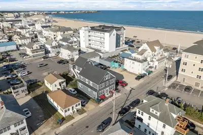 Image de Steps to Hampton Beach and all entertainment! 4 bedrooms, pet friendly!