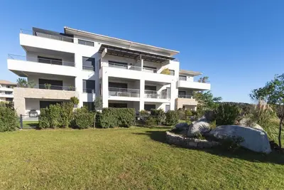 Image de Joli appartement pour 4 personnes avec climatisation, Wifi, piscine, Tv, terrasse et parking