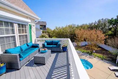 Image de Entire home in Kitty Hawk, Nc. Pool, hot tub, & spacious backyard!