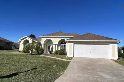 Image de Home in Gated Community and Country Club minutes away from the Wec and Hits
