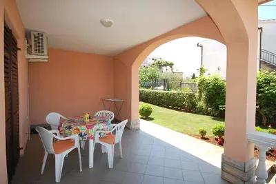 Image de Appartement d'une chambre avec la terrasse Njivice, Krk (A-21860-b)