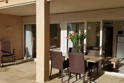 Image de Port-Fréjus, Cap Hermès, 2/3 pièces 50m2, 6 couchages, piscine, climatisé, parking, accès direct à la plage, grande terrasse 50m2, Wifi, pour agréable séjour au soleil, détente et loisirs