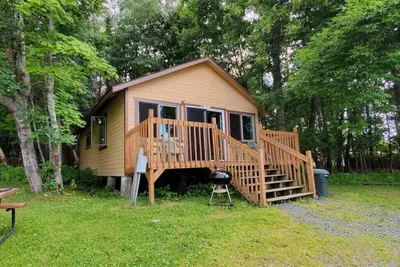 Image de Quiet 2 Bedroom Bass Cabin in the Trees