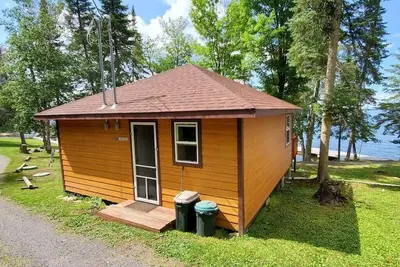 Image de Lakeside 2 Bedroom Dockside Cabin