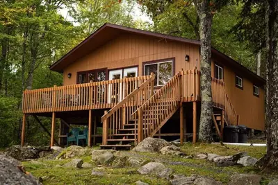 Image de Lakeside 2 Bedroom Wolf's Den Cabin on Kab