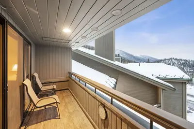 Image de Spacious Condo with Mountain Views - 2 min from ski lifts!