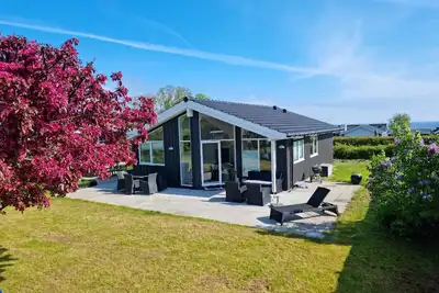 Image de Cosy summerhouse near the waterfront