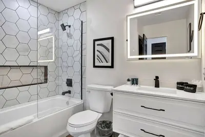 Image de Luxurious Home 10 Mins from Old Town w/ Pool