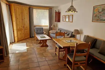 Appartement de 1 1/2 pièce ; studio lumineux et confortable ; balcon avec vue su