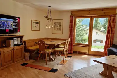 appartement de 2 1/2 pièces ; grand salon ; terrasse couverte avec belle vue sur