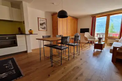 Appartement de 2 1/2 pièces, cuisine ouverte ; appartement lumineux, balcon enso
