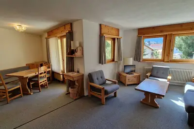 Image de Appartement de 2 1\/2 pièces ; rez-de-chaussée ; terrasse couverte ; salon\/salle