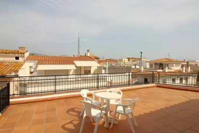 À deux pas de la plage - Appartement avec grande terrasse et Wi-Fi saisonnier
