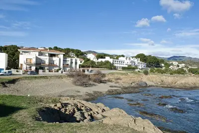Appartement lumineux en 1ère ligne de mer, à proximité des plages, avec terrasse et Wifi saisonnier