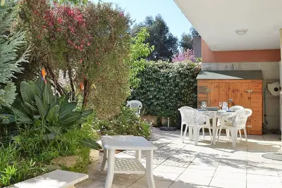 Image de Appartement Climatisé 4 Pièces avec Jardin, à 200m de la Plage - Le Lavandou, Cavalière