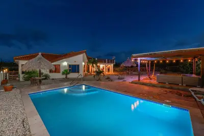 Image de Connect with nature while you relax with an amazing sunset view.