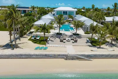 Image de Milestone in Providenciales by Personal Villas - Contemporary Modern Design