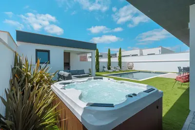 Image de Villa Mauricio avec piscine privée, à seulement 4km de la plage