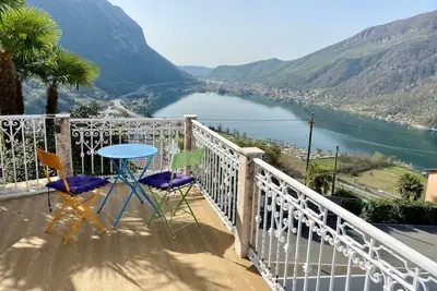Image de Spectacular view on lake Lugano-one-room apartment