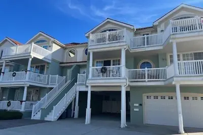 Image de Updated very clean 3 bedroom 2 full bath condo
