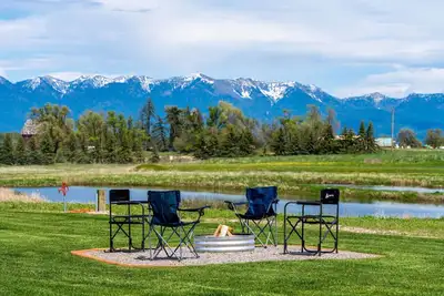Image de Newly Built Rustic Cabin w/ Mountain & Pond Views