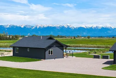 Image de Charming Cabin w/ Wildlife & Mountain Views