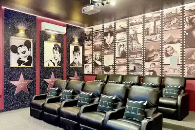 Image de Paradiso Grande 8br Luxury Home, Cinema, Ps5 Loft, Pvt Pool, Bbq, Near Parks!