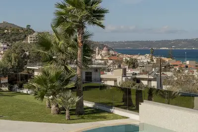 Xenodiki, Amphimatrion Luxe Apt, 750m to the beach, common pool & lovely view
