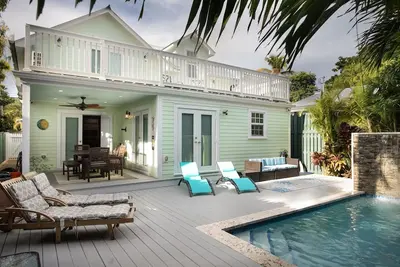 Image de 2025 Summer Special! | 2 bed/1 bath home with pool near downtown Key West