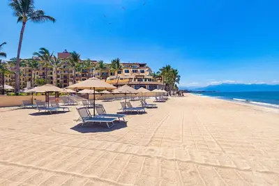 Image de Luxury 5-Star, 2-Bedroom Oceanfront Suite - Magnificent Views! ! !