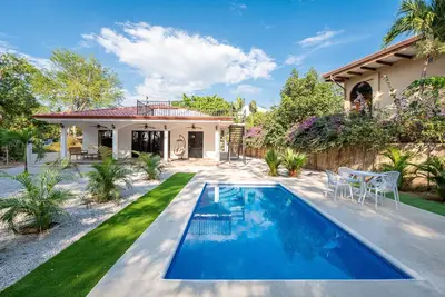 Image de Cozy beach house, partial view, 2 mn walk to beach