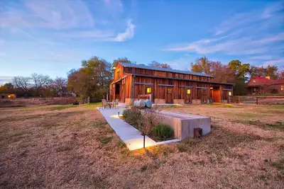 Image de Creekside Barn, walkable to Saint Jo downtown