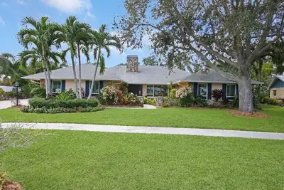 Waterfront Luxury Jupiter Home with Heated Pool, Sleeps 8 with Central Ac